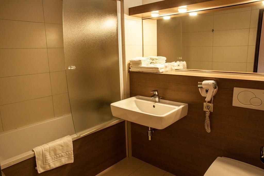 Hotel Les Amandiers Tournon-sur-Rhone Zewnętrze zdjęcie